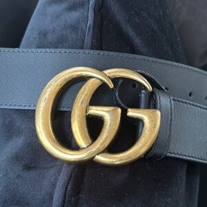 Gucci Black Leather Belt with Gold Buckle.  See 🔥scratches on Buckle